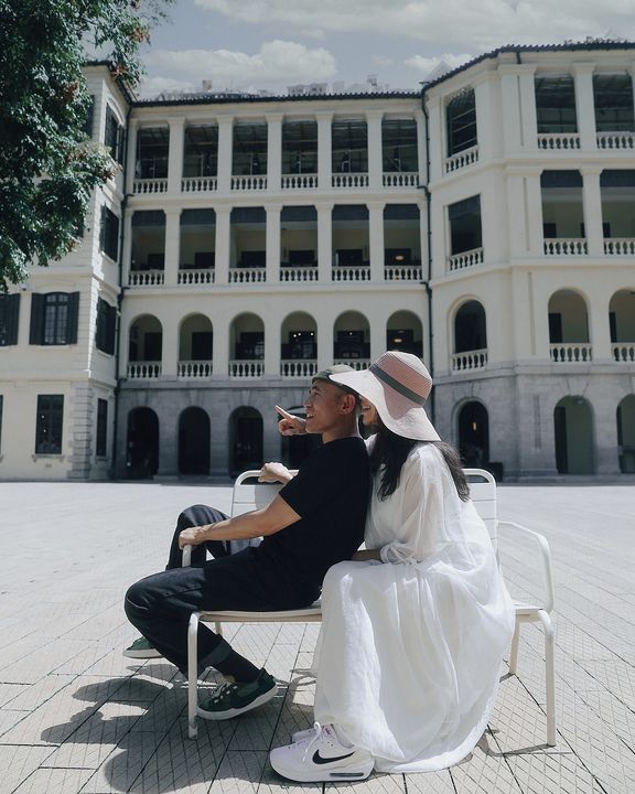 ▲在大館兩人並肩而坐,歲月在他們身上留下自在與優雅。(攝影/余惟)。 圖:香港旅遊發展局/提供