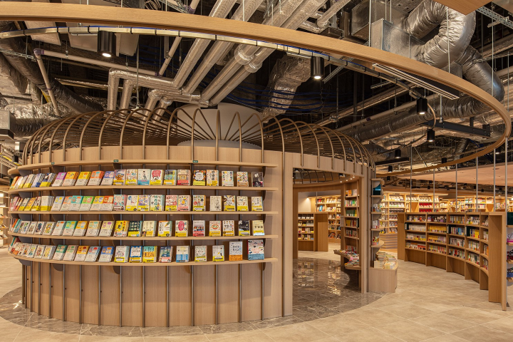 書店內空間廣大，且具有蜿蜒動線的設計感。　圖：NIPPAN／提供