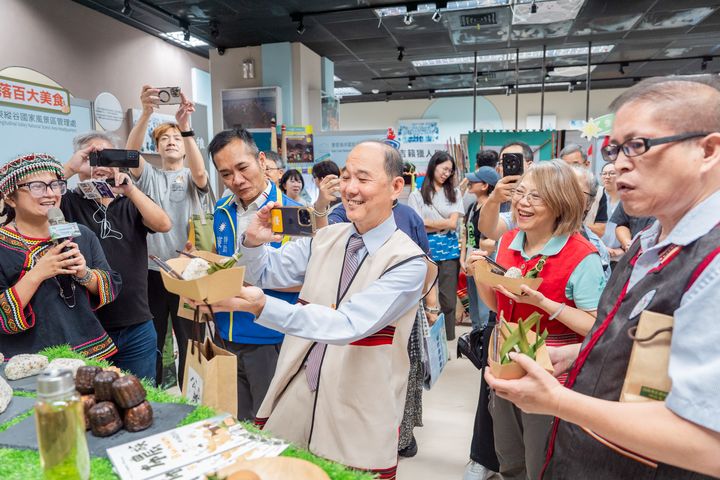 ▲記者會現場展示部落美食與遊程特色。　圖：參山國家風景區管理處／提供