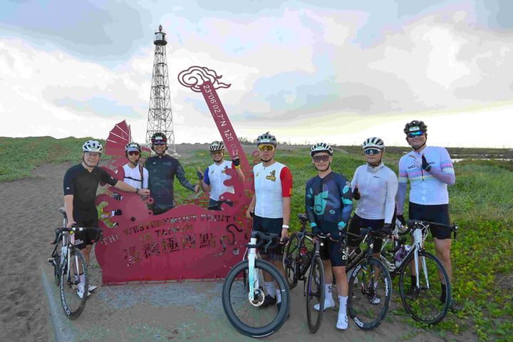 ▲路線行經台灣極西點國聖港燈塔沙洲景觀。　圖：雲嘉南濱海國家風景區管理處／提供