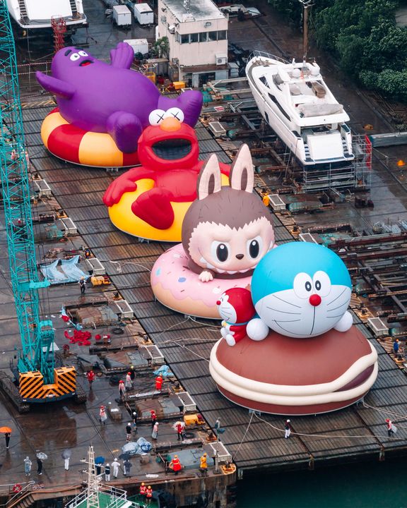 ▲四座巨型海上充氣雕塑09/20於青衣海域搶先亮相。　圖：AllRightsReserved（ARR）／來源