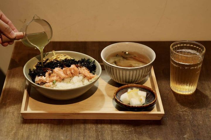 ▲坪林在地環保餐廳「坪感覺 Just Pinglin 茶食農創空間」使用在地食材以降低碳排，讓飲食也能實踐環境友善。　圖：新北市政府觀光旅遊局／提供