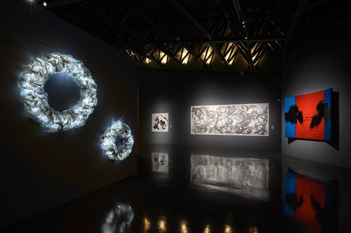 ▲橫山書法美術館「自由自在」展場一隅。　圖：桃園市立美術館（攝影：ANPIS FOTO 王世邦）／提供