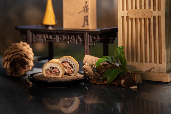 ▲大研安縵中秋月餅禮盒，口味包含松露雲腿、松茸雲腿、玫瑰鮮花等三款。　圖：安縵集團／提供