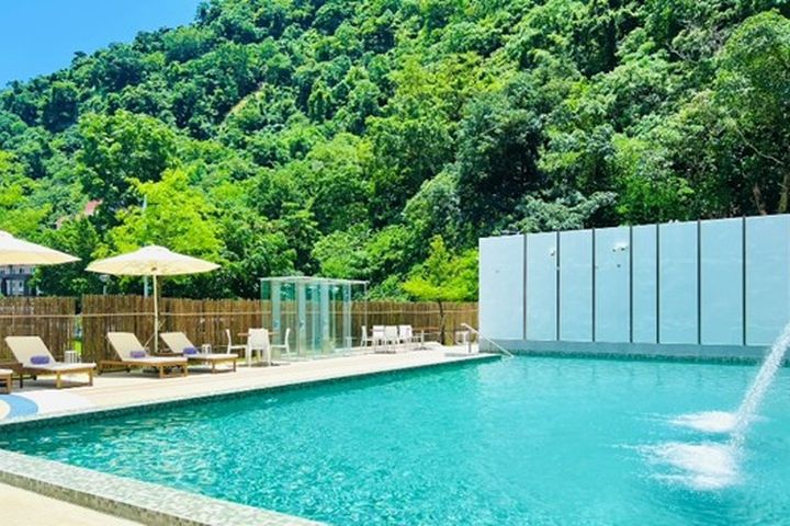 ▲戶外溫泉泳池四季皆可享受泡湯玩水樂趣。　圖：知本金聯世紀酒店／提供