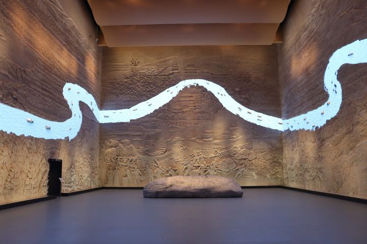 ▲洛陽隋唐大運河博物館融合文物、地圖與數位投影，重現洛陽運河樞紐歷史風貌。　圖：海峽兩岸旅遊交流協會／來源