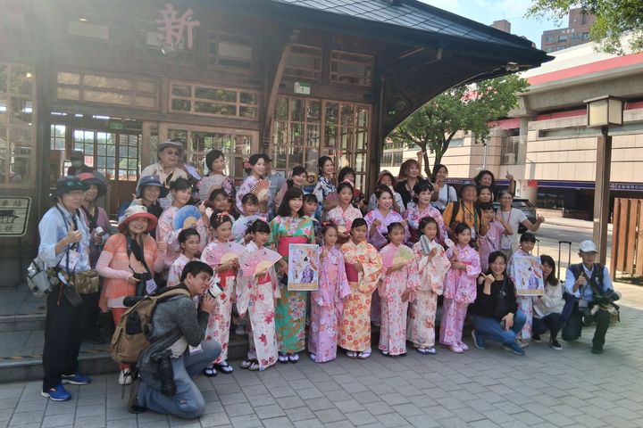 女議員們體驗花浴衣演繹北投溫泉文化。　圖：台北市溫泉發展協會／提供