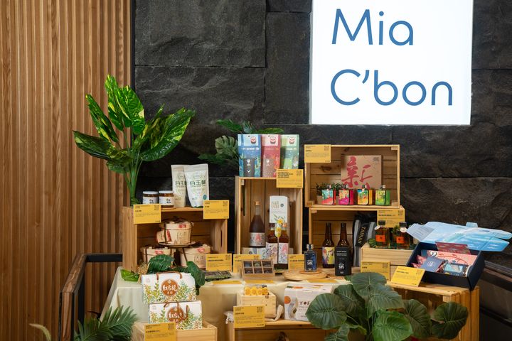 國家發展委員會以「地方選品創生台灣」計畫，選出50項商品成功媒合上架 Mia C'bon 超市及家樂福。　圖：國家發展委員會／提供 
