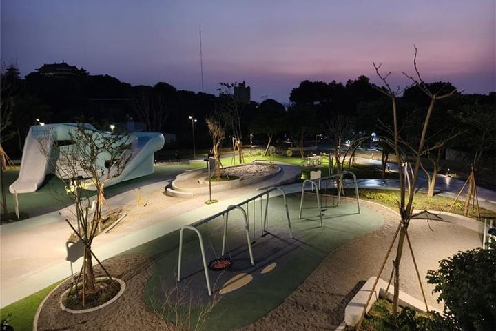 ▲「天空遊戲場」夜間則透過景觀燈光設計，呈現出與白天截然不同的迷人風貌。　圖：台灣設計研究院／提供