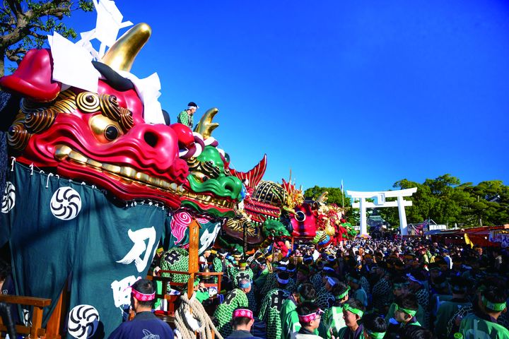 ▲11/02-11/04舉辦的「唐津宮日節」巨型豪華花車遶街，場面震撼。　圖：佐賀縣觀光聯盟／提供