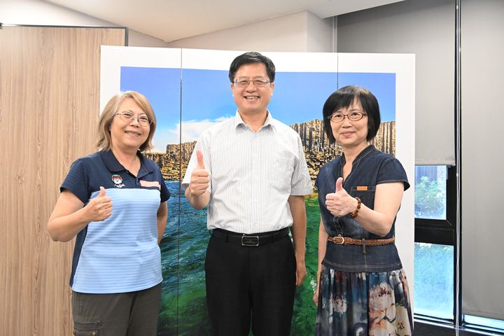 ▲（左起）國家公園署副署長陳貞蓉、署長王成機、中華觀光管理學會永續長莫桂娥助理教授。　記者-王政／攝