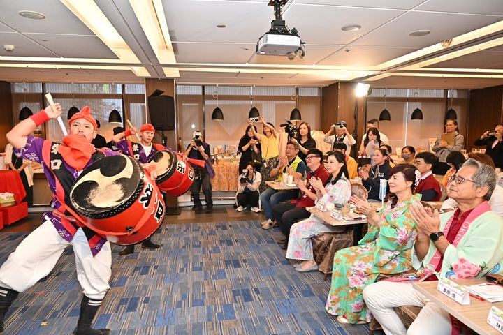 今年特別邀請日本沖繩北谷町 EISA 太鼓舞團隊開場表演。　圖：台北巿溫泉發展協會／提供