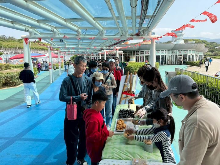 ▲海鮮料理品嚐。　圖：新北市政府漁業及漁港事業管理處／提供