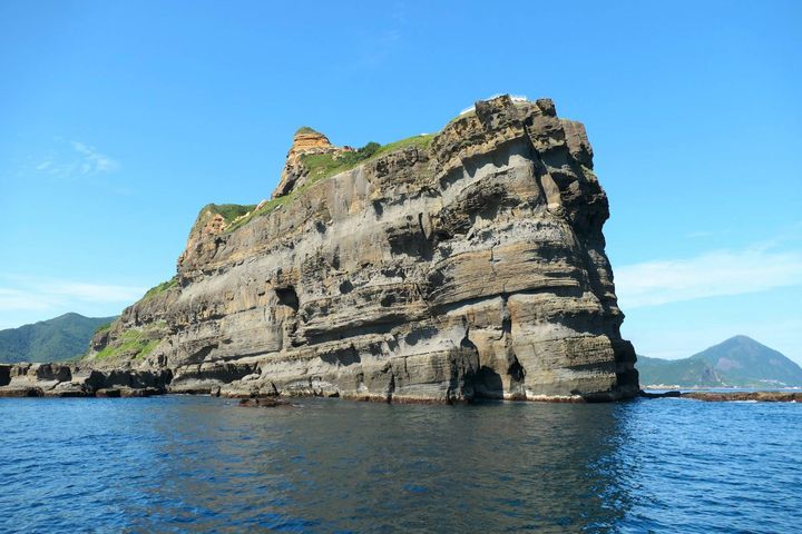 ▲從海上觀賞鼻頭角軍艦岩。　圖：東北角及宜蘭海岸國家風景區管理處／提供
