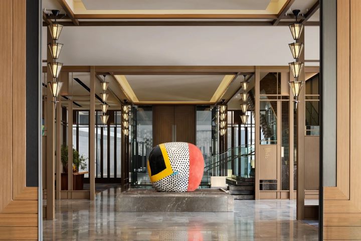 大阪華爾道夫飯店一樓接待大廳。　圖：Hilton／來源