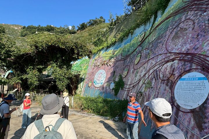 ▲嚮導解說環山部落歷史及原民文化。　圖：臺中市政府觀光旅遊局／提供