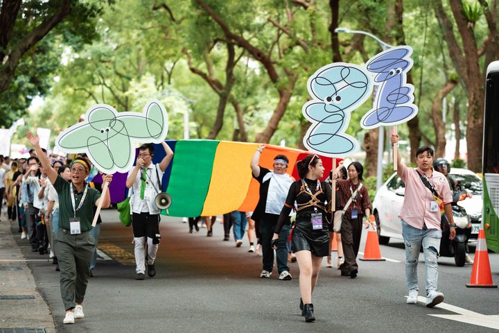 第23屆臺灣同志遊行，於10月25日臺北市政府前廣場舉行（2024同志遊行資料照片，由臺灣彩虹公民行動協會提供）。　圖：臺北市政府觀光傳播局／提供
