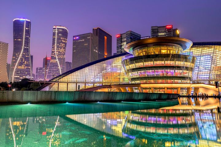 ▲杭州錢江新城城市建築景觀,入夜後可看絢麗的燈光秀。 圖:shutterstock/來源