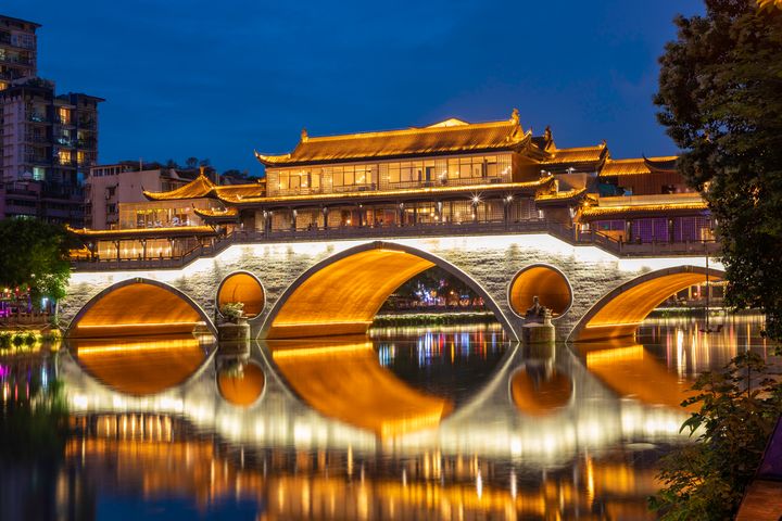 橫跨錦江的成都安順廊橋夜色。 圖:shutterstock/來源