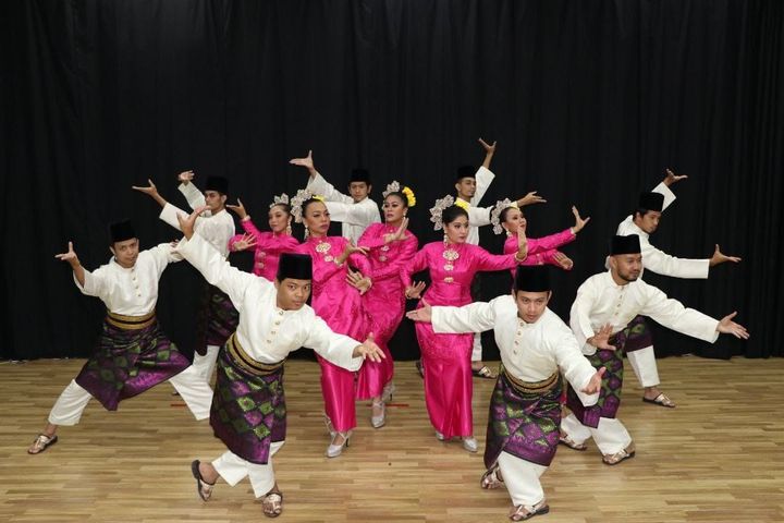 11/07-11/10旅展期間，馬來西亞館邀請 Petaling Jaya 市政局文化舞團帶來馬來傳統舞蹈表演。　圖：馬來西亞觀光局／提供