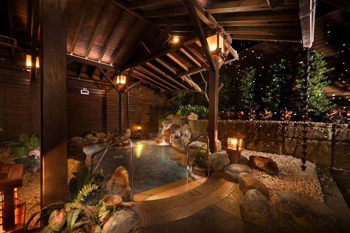 ▲北投大地酒店擁有獨特飄雪造景的大眾風呂。　圖：大地酒店／提供