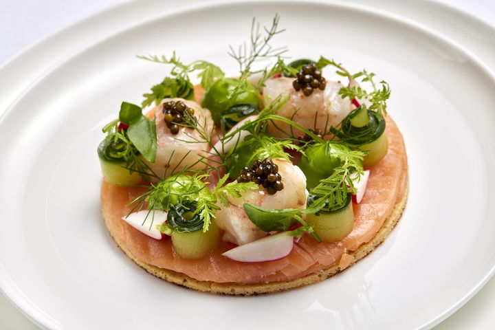 聖誕節煙燻鮭魚與琵琶蝦。　圖：Heavens Portfolio／提供