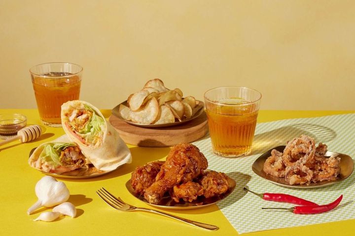 「2025高雄鹹酥雞嘉年華」美味炸物飲品登場。　圖：高雄市政府觀光局／提供