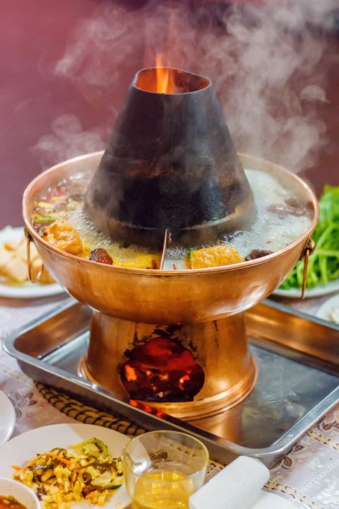 ▲冬季限定的除了冰雪活動，不可錯過大啖地道的東北火鍋。　圖：shutterstock／來源