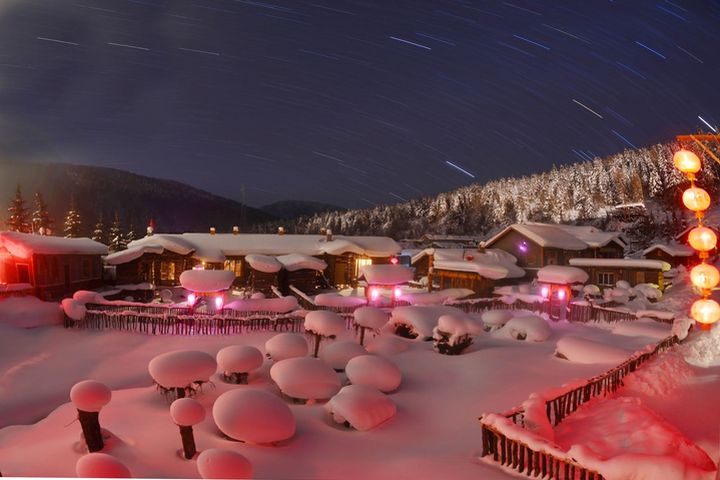 ▲雪鄉夜景，造型奇特的積雪與星空軌跡相映。　圖：海旅會／提供