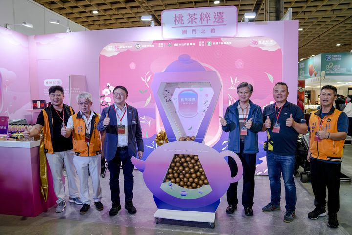 ▲桃園展區以「桃茶粹選・國門之禮」為題，象徵桃園以茶香作為迎賓語言，讓世界從茶香認識桃園。　圖：桃園市政府農業局／提供