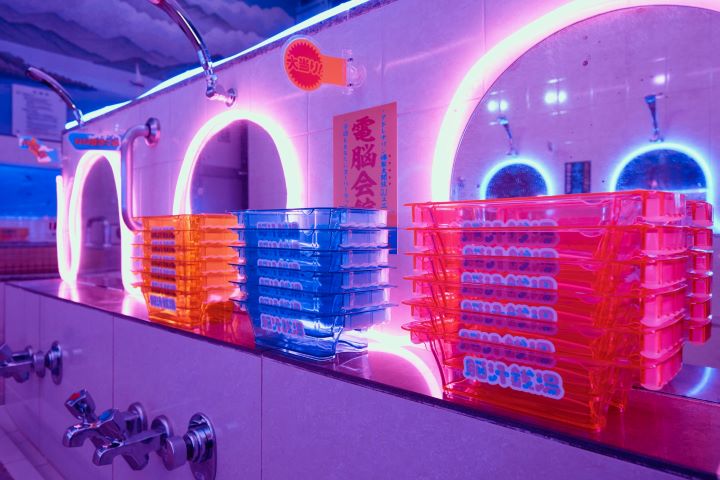 ▲「金閃閃沖洗區」有濃厚的電子娛樂感。　圖：Afro&Co.／提供