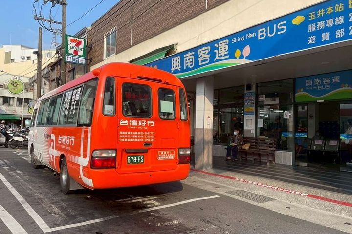 「梅嶺線」車體照（玉井轉運站）。　圖：台南市政府觀光旅遊局／提供