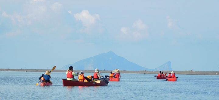 ▲可同時眺望太平洋、龜山島與河川景觀的河海交會場域，是「小河生活獨木舟」的獨有景觀。　圖：小河生活獨木舟／提供