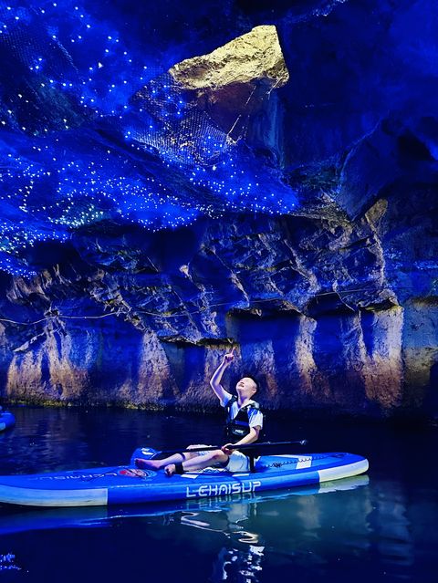 ▲旅客可於神秘洞窟拍攝美照，留下美好紀念。　圖：冬山河生態綠舟／提供