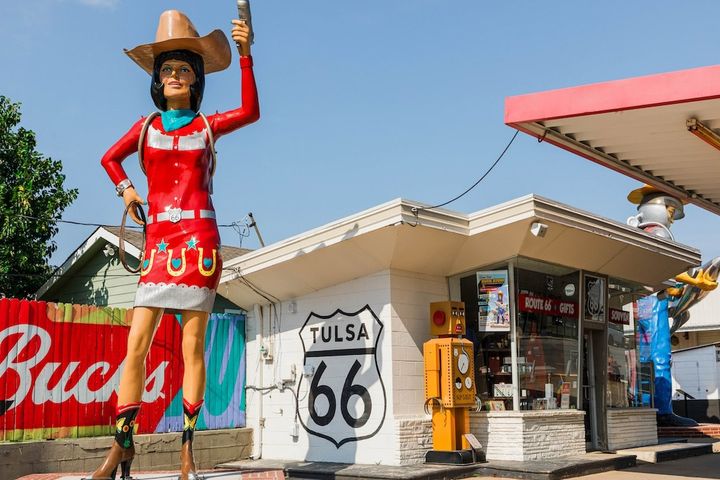 ▲美國經典「66號公路」系列－奧克拉荷馬州牛仔女孩消音巨人。　圖：美國國家旅遊局／提供