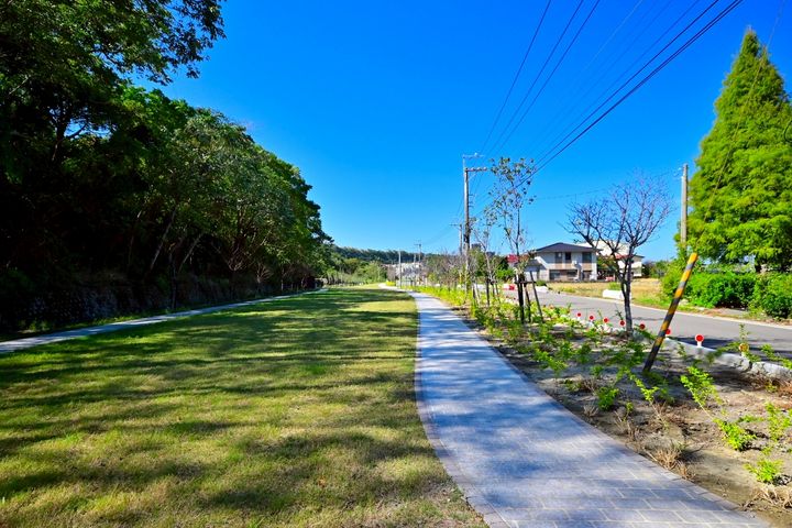 后里泰安周邊景觀設施改善工程－陽光草皮。　圖：台中市政府觀光旅遊局／提供