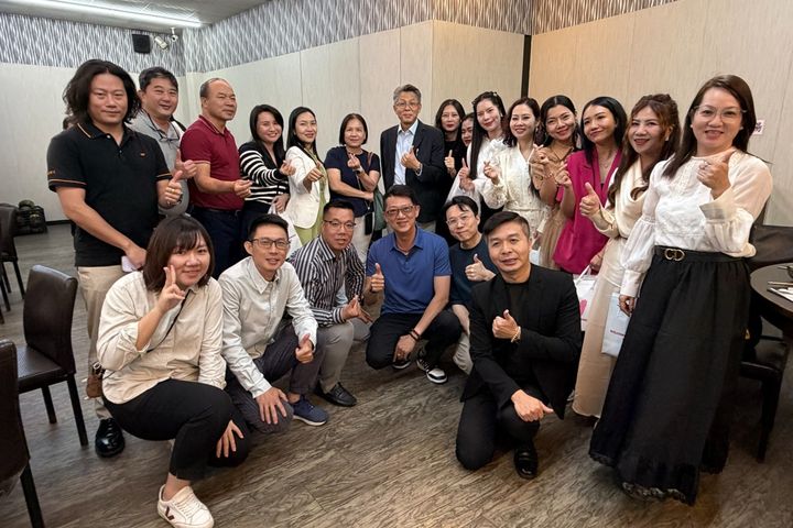 ▲屏東縣政府交通旅遊處黃國維處長攜手屏東公協會與業者，向越南組團旅行社與網紅媒體推廣屏東觀光，展現屏東熱情。　圖：屏東縣政府／提供