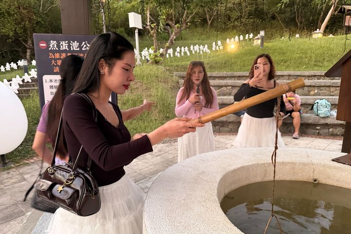 ▲越南踩線團體驗「四重溪溫泉季」活動。　圖：屏東縣政府／提供