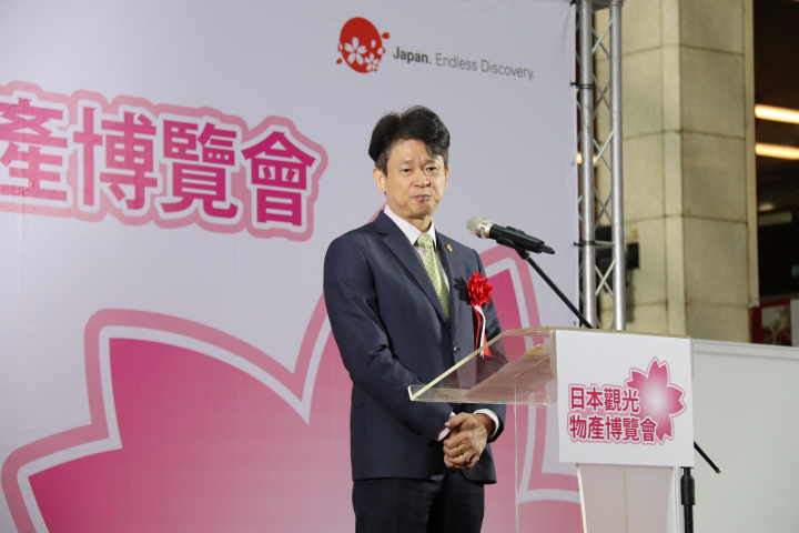 ▲交通部觀光署副署長 黃勢芳致詞表示，在這個月台灣已經解除對日本所有進口限制，讓台灣人可以購入更多元的日本商品，並提到台灣出境人數中每三人就有一個人是去日本旅行，可見台灣人對於日本的喜愛之高。　記者-游琮玄／攝 