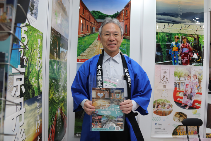 ▲北近畿廣域觀光聯盟事務局長 山本修介紹，北近畿是丹後、丹波、若狹路、但馬等地區，因為冬天容易積雪推薦大家在春夏秋季前來旅遊，並一定要來嚐嚐當地日本海側名產的螃蟹和河豚。　記者-游琮玄／攝