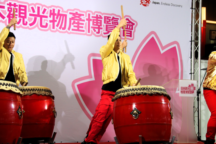 ▲開幕儀式由龍騰活動帶來精彩的和太鼓表演。　記者-游琮玄／攝 