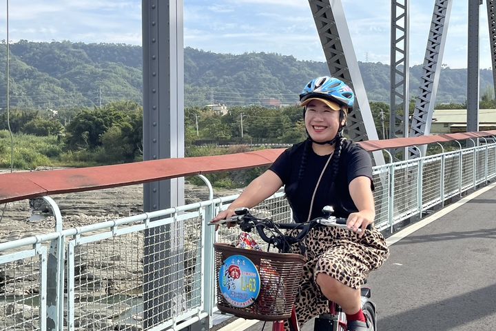 自行車暢遊后豐鐵馬道。　圖：台中市政府觀光旅遊局／提供
