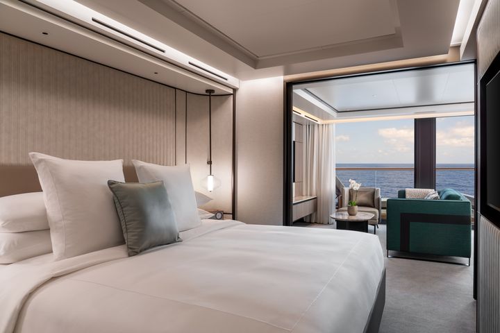 ▲熱愛高端頂級旅遊、慶祝紀念日的旅客，及想提升海上航旅體驗者可選住尊榮大套房。　圖：太平洋旅行社／提供
