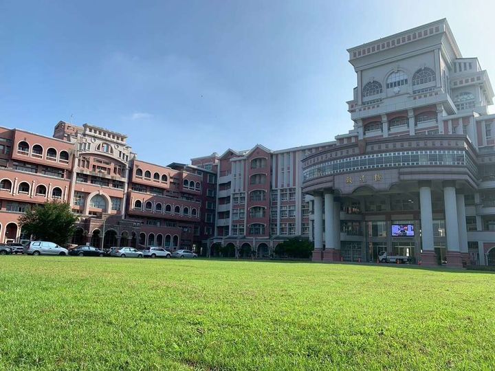 ▲活動場地－曾文市政願景園區的致遠樓前草坪。　圖：台南市政府觀光旅遊局／提供