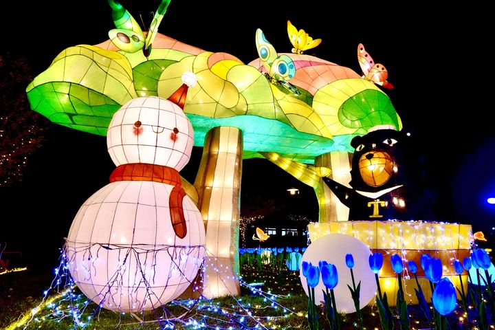 主燈「泡湯喔熊」亮相，萌度爆棚吸引遊客。　圖：參山國家風景區管理處／提供