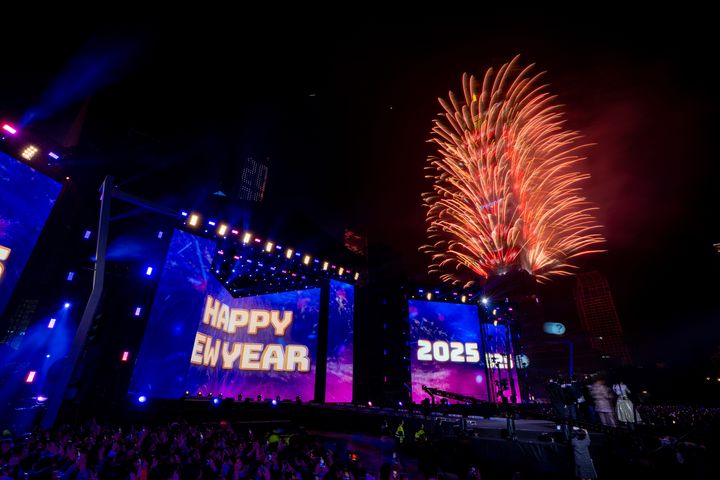 台北101煙火點亮臺北夜空。　圖：臺北市政府觀光傳播局／提供