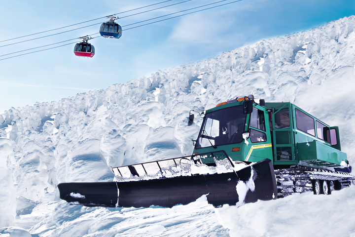 ▲冬季限定美景藏王樹冰，以樹冰纜車搭配地上雪怪車，近距離感受雪怪美景。　圖：晴日旅遊／提供