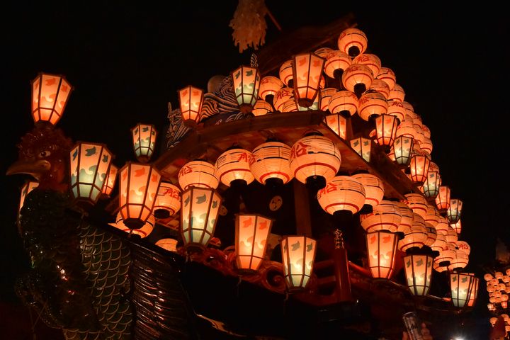 ▲年度限定的犬山祭，入夜後點燈的景象也相當夢幻。　圖：shutterstock／來源