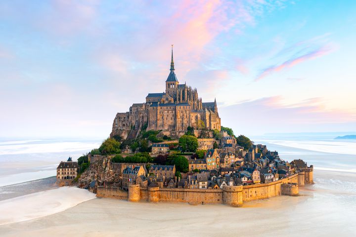 ▲西歐最激戰組別「法國全覽十五天」勇奪首獎,呈現台灣市場中少見的「深度x廣度」結合。(圖為法國聖米歇爾修道院) 圖:晴天旅遊/提供