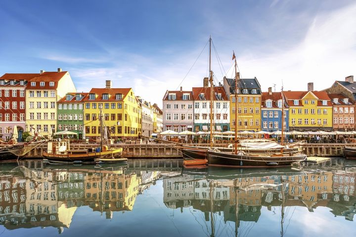 ▲北歐童話之都－哥本哈根，色彩絢麗的新港。　圖：尊榮假期／提供